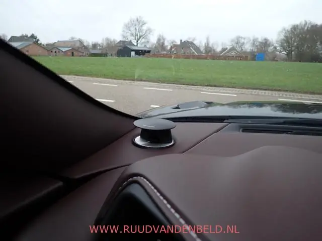 Aston Martin DB11