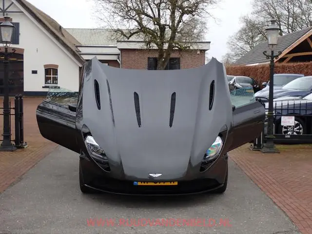 Aston Martin DB11