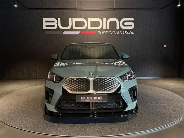 BMW iX2 eDrive20 67 kWh | M-performance | Camera | 20''inch