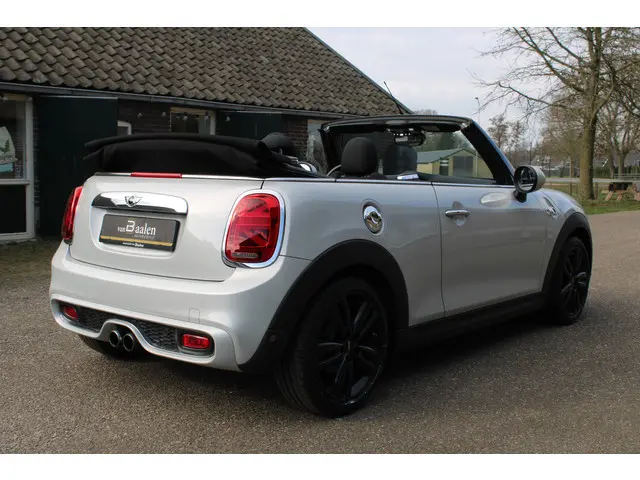 MINI Mini Cabrio 2.0 Cooper S 192Pk JCW AUTOMAAT XENON UNION JACK NAVI ECC 96000KM!!!