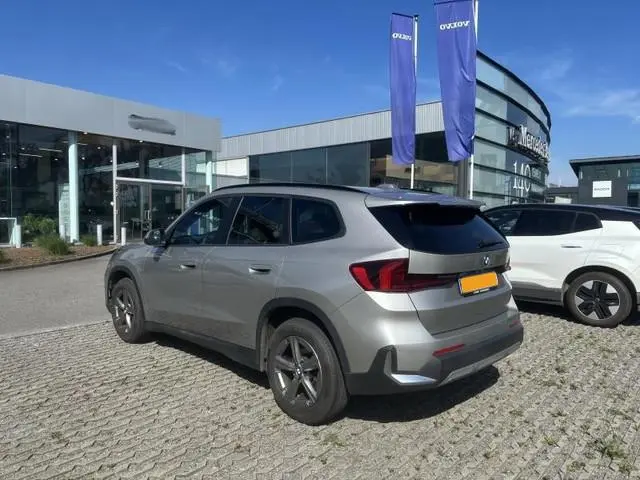 BMW X1 sDRIVE18i AUTOMAAT Leder | Winterpakket | Carplay/Android | Sportstoelen