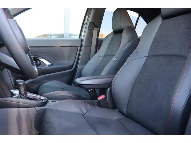 Toyota Yaris Cross 1.5 Hybrid 130 GR SPORT , Stoelverwarming , Nu met €3080 demovoordeel