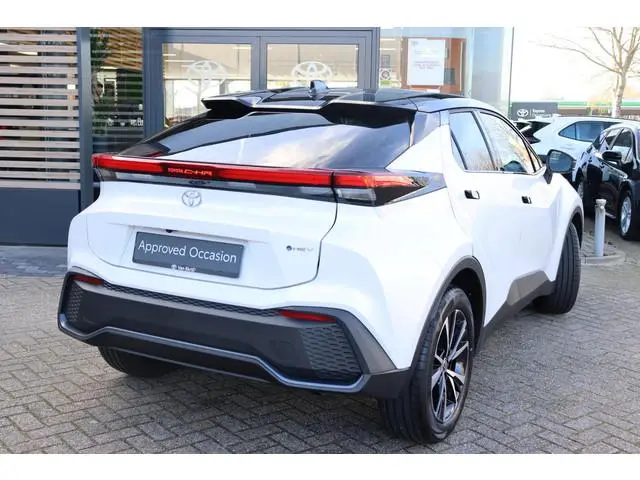 Toyota C-HR 1.8 Hybrid 140 First Edition Limited , Stoel-, Voorruit- & Stuurverwarming