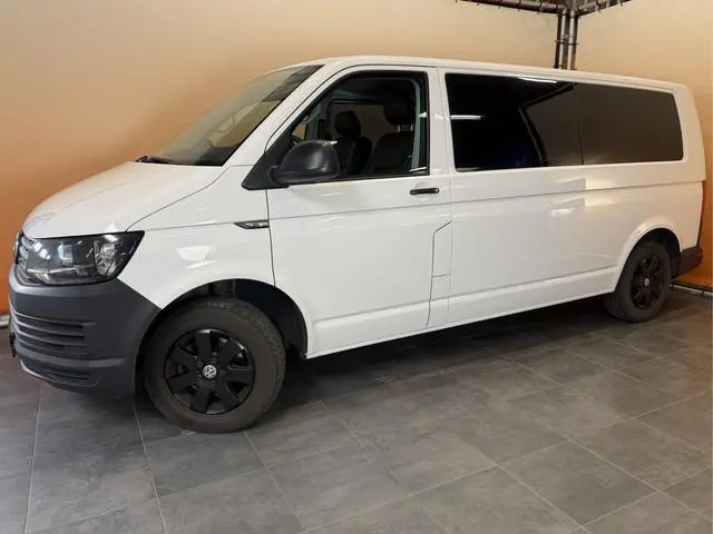 Volkswagen Transporter 2.0 TDI L2H1 Highline Dub Cab NAP captain chairs | carplay | lmv | trekhaak