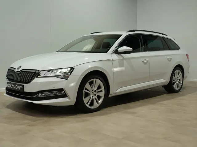 ŠKODA Superb Combi 1.4 TSI iV 204pk PHEV Business Edition Plus Trekhaak | Camera | Memory | Carplay...
