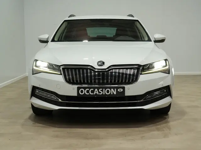 ŠKODA Superb Combi 1.4 TSI iV 204pk PHEV Business Edition Plus Trekhaak | Camera | Memory | Carplay...