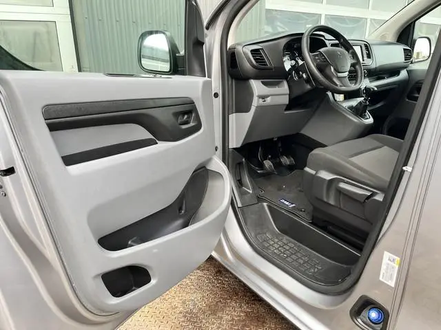 Peugeot Traveller