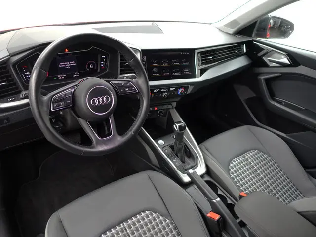 Audi A1 Citycarver 30 TFSI S Line Aut- Two Tone, Xenon Led, CarPlay, Virtual Cockpit, Keyless, Stoel...