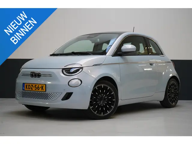 Fiat 500 La Prima 42 kWh | SoH 100% | Panoramadak | Leder | Navigatie | Carplay | Lm velgen | Blind-...