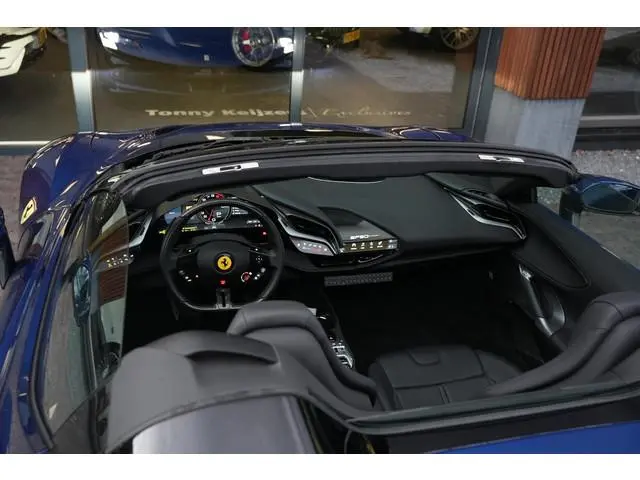 Ferrari SF90 Spider