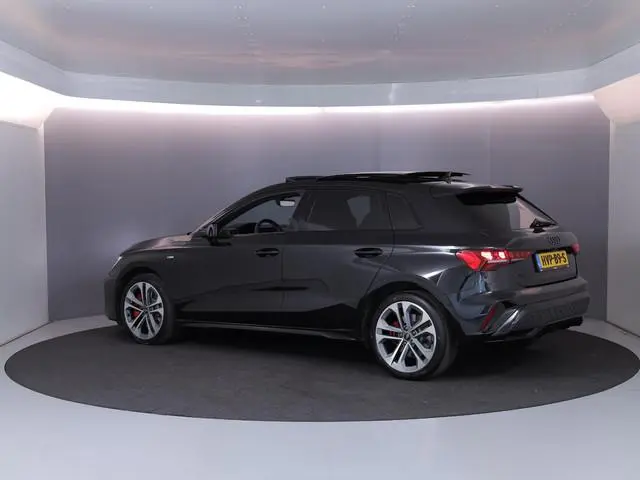 Audi A3 Sportback 45 TFSI e S edition Competition | Panoramadak | Camera | Stoelverwarming |