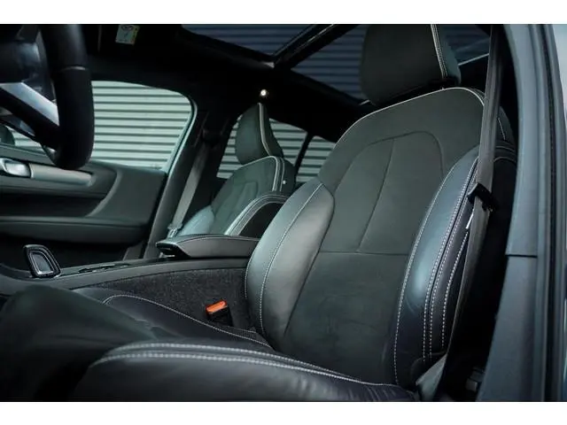 Volvo XC40 1.5 T5 Recharge R-Design / Pano / NL Auto / 1e Eig / Incl BTW