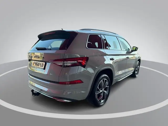 Skoda Kodiaq 1.5 TSI 150pk DSG Sportline Business 7p. · Camera · Inklap. Trekhaak · Keyless · Elek....