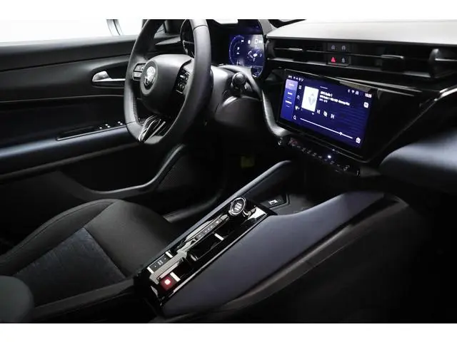 Alfa Romeo Junior Elettrica Speciale 54 kWh | DAB | APPLE | PDC | 18"