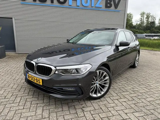 BMW 5-serie Touring 530i Executive Sport Line Head-Up Display Panoramadak LED DAB Achteruitrijcamera...