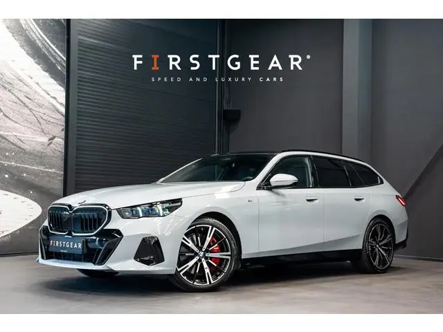 BMW 5-serie Touring 540d xDrive *M-Sport Pro / Panorama / Harman-Kardon / HUD / Surround-view*