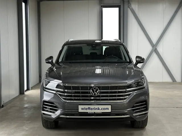 Volkswagen Touareg 3.0 TSi eHybrid PHEV 4MOTION Elegance | Pano | Head-up | premium audio |
