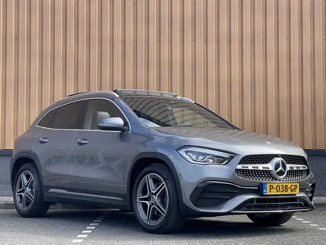 Mercedes-Benz GLA-klasse 250 4MATIC AMG Line | Apple Carplay | Sfeerverlichting | Keyless Start | Pa...