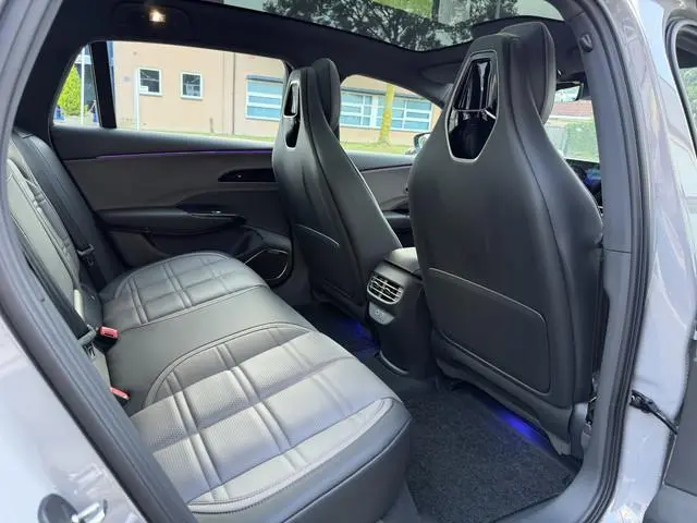 Hongqi EH7