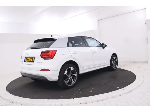Audi Q2 30 TFSI Sport S-line! Leer, Alles in kleur!
