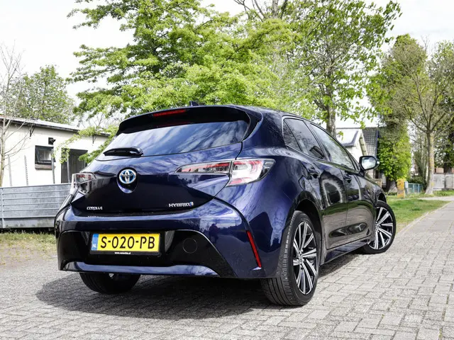 Toyota Corolla 1.8 Hybrid Dynamic 1e-Eig. & Keurig-Onderh. BOVAG-Garantie.