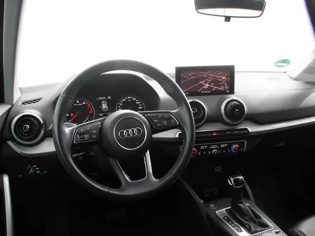 Audi Q2 35 TFSI S Edition Climate control Cruise control Voorstoelen verwarmd Parkeersensoren achter...