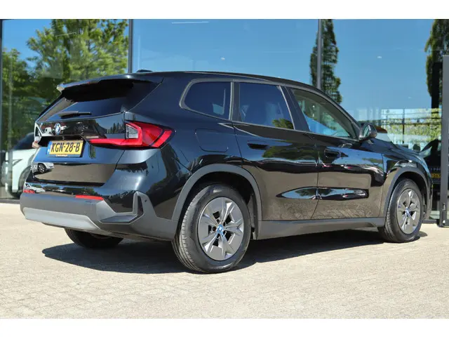 BMW IX1 XDRIVE30 67KWH LAUNCH EDITION | CARPLAY | CAMERA | KEY-LESS | FULL LED | VIRT. COCKPIT | STO...