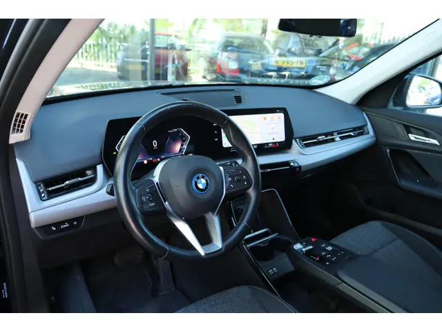 BMW IX1 XDRIVE30 67KWH LAUNCH EDITION | CARPLAY | CAMERA | KEY-LESS | FULL LED | VIRT. COCKPIT | STO...