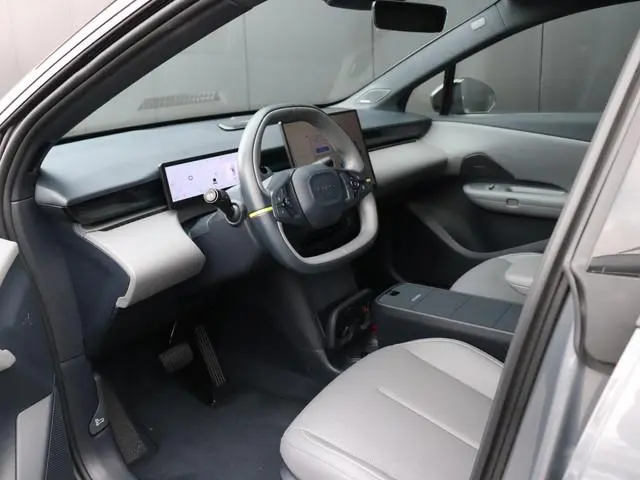 Lynk & Co 02
