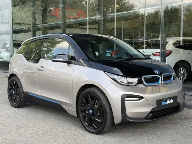 BMW i3 Executive 120Ah 42 kWh | Adaptive CC | LED | Navi | Weinig km | SOH 92% | Accu garantie tot 0...