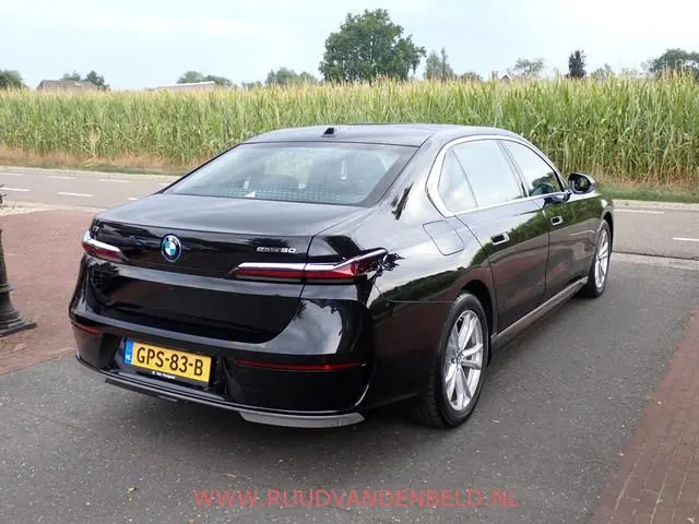 BMW i7