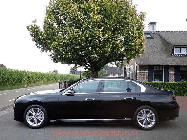 BMW i7