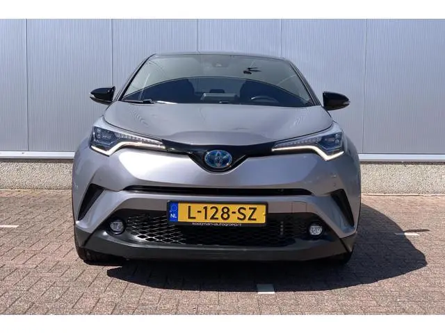 Toyota C-HR 1.8 Hybrid Bi-Tone Stoelverwarming | Trekhaak | Navi | Cruise control
