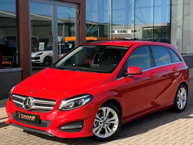 Mercedes-Benz B-klasse B180 | Navi | Half leder | Stoelverwarming | Trekhaak | Sfeerverlichting