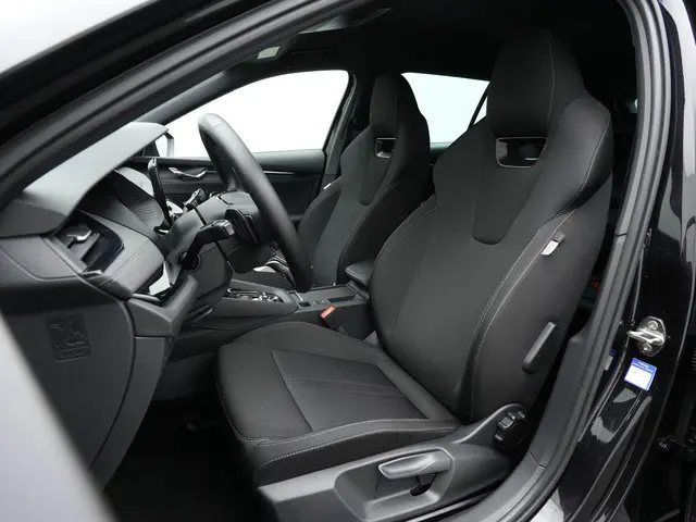 Skoda Octavia Combi 1.4 TSI iV 204 pk PHEV Sportline | Achteruitrijcamera | Stoelverwarming | Carpla...