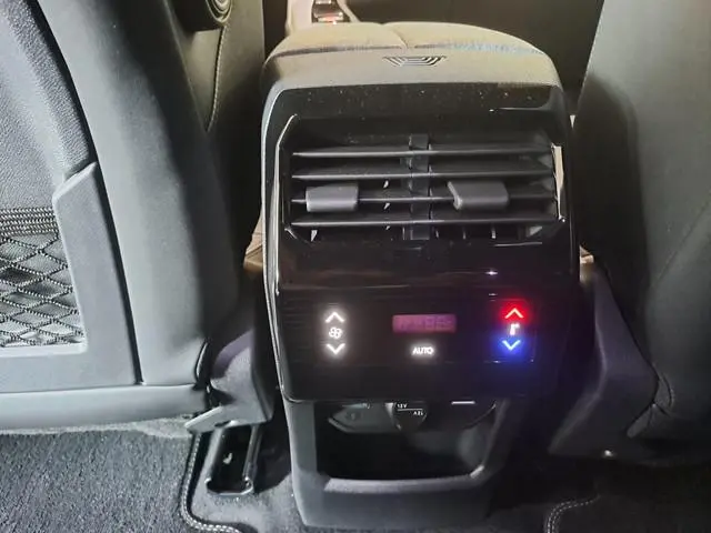 Peugeot e-5008
