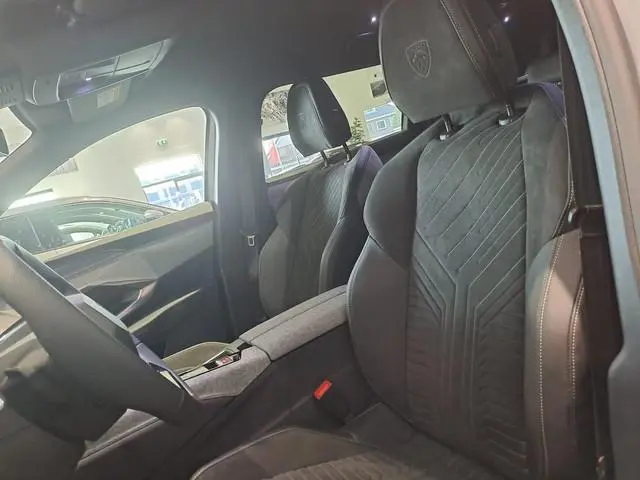 Peugeot e-5008