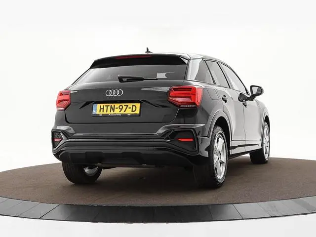 Audi Q2 35 TFSI 150pk S-tronic S Edition · Camera · Apple/Android Car Play · Navigatie · Stoelverwar...