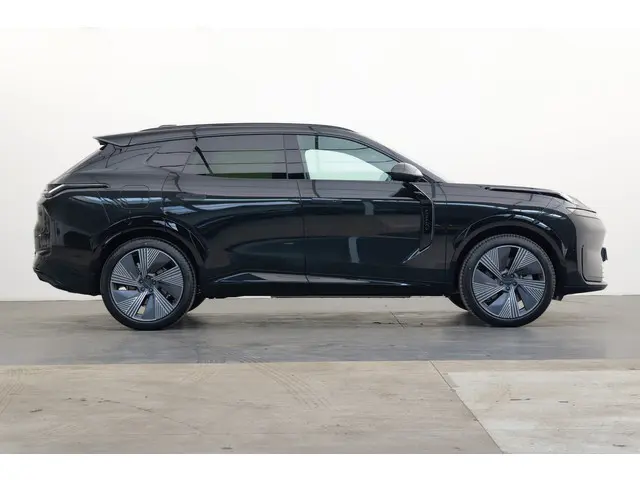 Lynk & Co 08