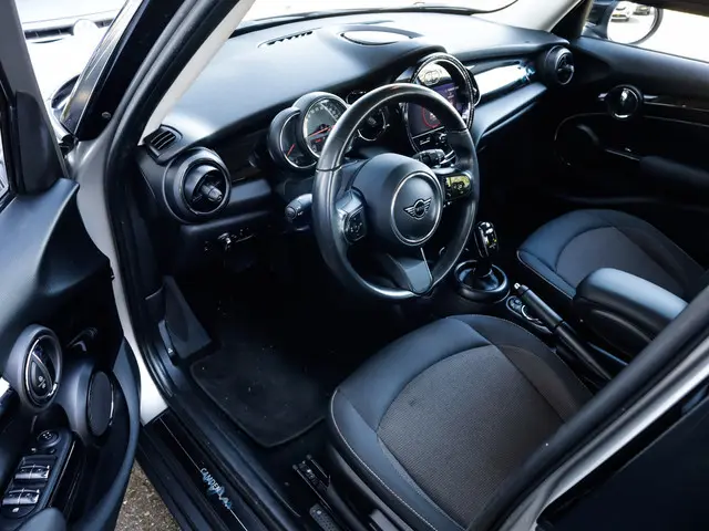 MINI Mini 1.5 Cooper Camden Edition 1e-Eig. & Dealer-Onderh. BOVAG-Garantie. NL-Auto.