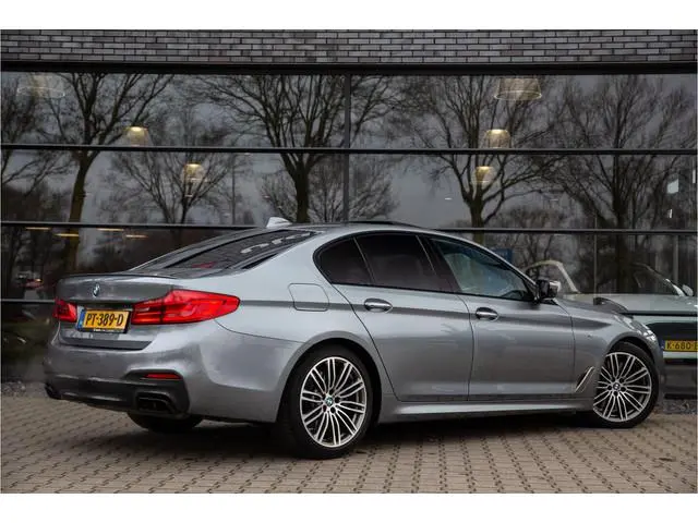 BMW 5-serie M550i xDrive M-Sport , 4-wielsturing, Panoramadak, Harman/Kardon,  Adap. cruise,