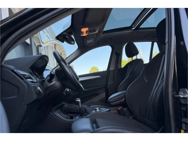 BMW X1 xDrive25e | Panodak | Camera | Sportstoelen  | LED | Elektrische klep | NAVI