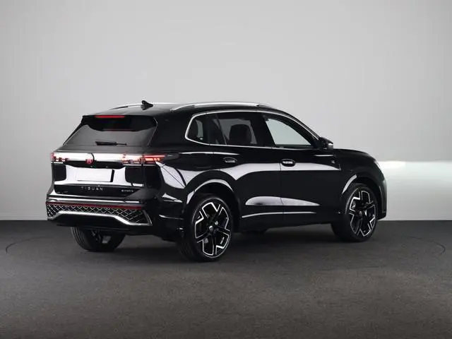Volkswagen Tiguan R-Line Edition 1.5 eHybrid 272 PK DSG | 20" LM | IQ.Light | 360 graden camera | Pa...