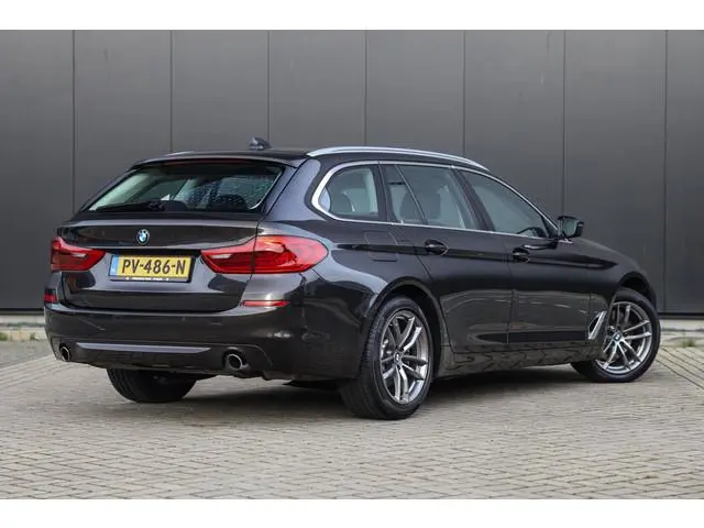 BMW 5-serie Touring 530i 252PK Executive ✅ Trekhaak ✅ LED ✅ 18 inch