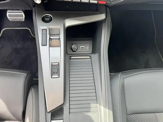 Peugeot e-308