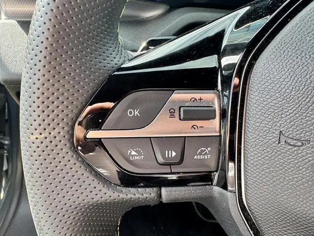 Peugeot e-308