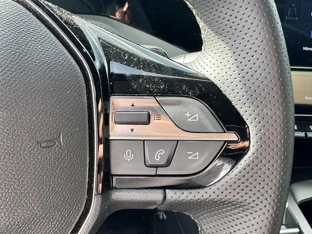 Peugeot e-308