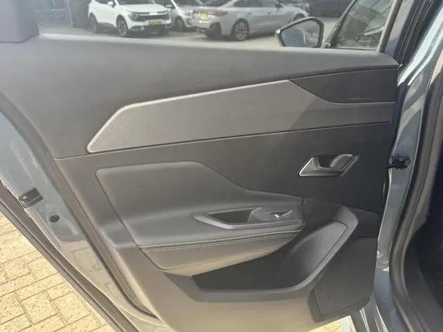 Peugeot e-308