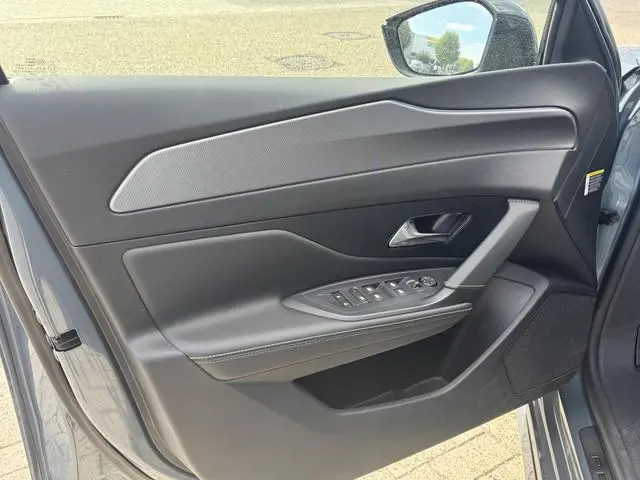 Peugeot e-308