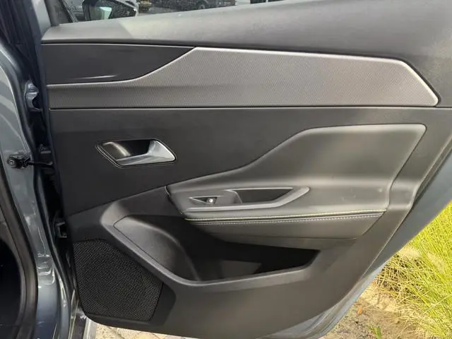 Peugeot e-308